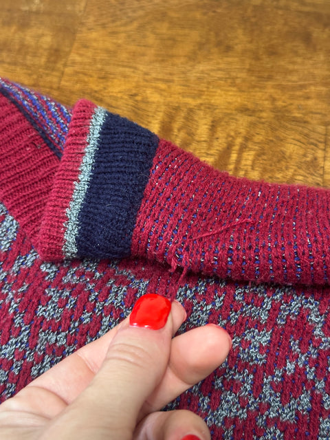 Vintage 80s/90s Red Navy Abstract Baroque Style Sweater (M+)