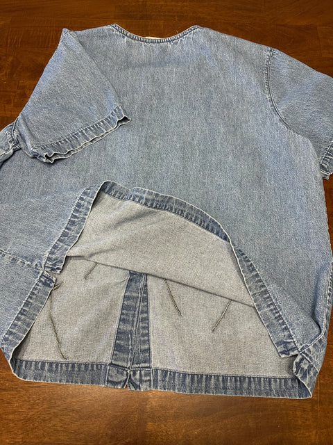 Vintage 90s Denim Floral Button-Up Shirt ('L')