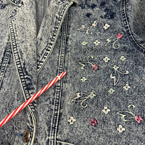 Vintage 80s Pink Floral Embroidered Acid Wash Denim Jacket (~M+)