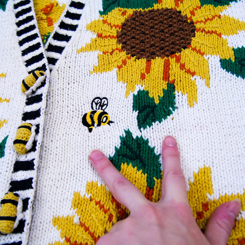 Vintage BellePointe Sunflower/Bee Knit Cardigan (M)